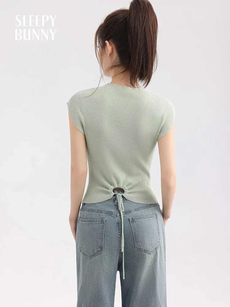 Women Summer Slim Fit Ice Silk Knitted Top with Back Hollow Lace-Up Design Trendy Short Sleeve Shirt Comfortable and Flattering
Women Summer Slim Fit Ice Silk Knitted Top with Back Hollow Lace-Up Design Trendy Short Sleeve Shirt Comfortable and Flattering