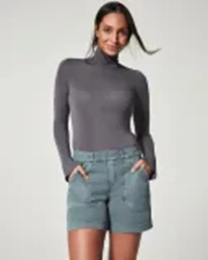 Весенне-летние новые модные универсальные женские эластичные шорты из саржи, однотонные повседневные шорты для женщин
Весенне-летние новые модные универсальные женские эластичные шорты из саржи, однотонные повседневные шорты для женщин