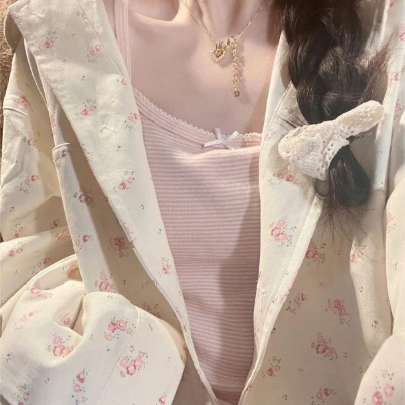 2025 Spring/Summer New Design Sense Small and Unique Floral Full Print Long Sleeve Coat for Women
2025 Spring/Summer New Design Sense Small and Unique Floral Full Print Long Sleeve Coat for Women
