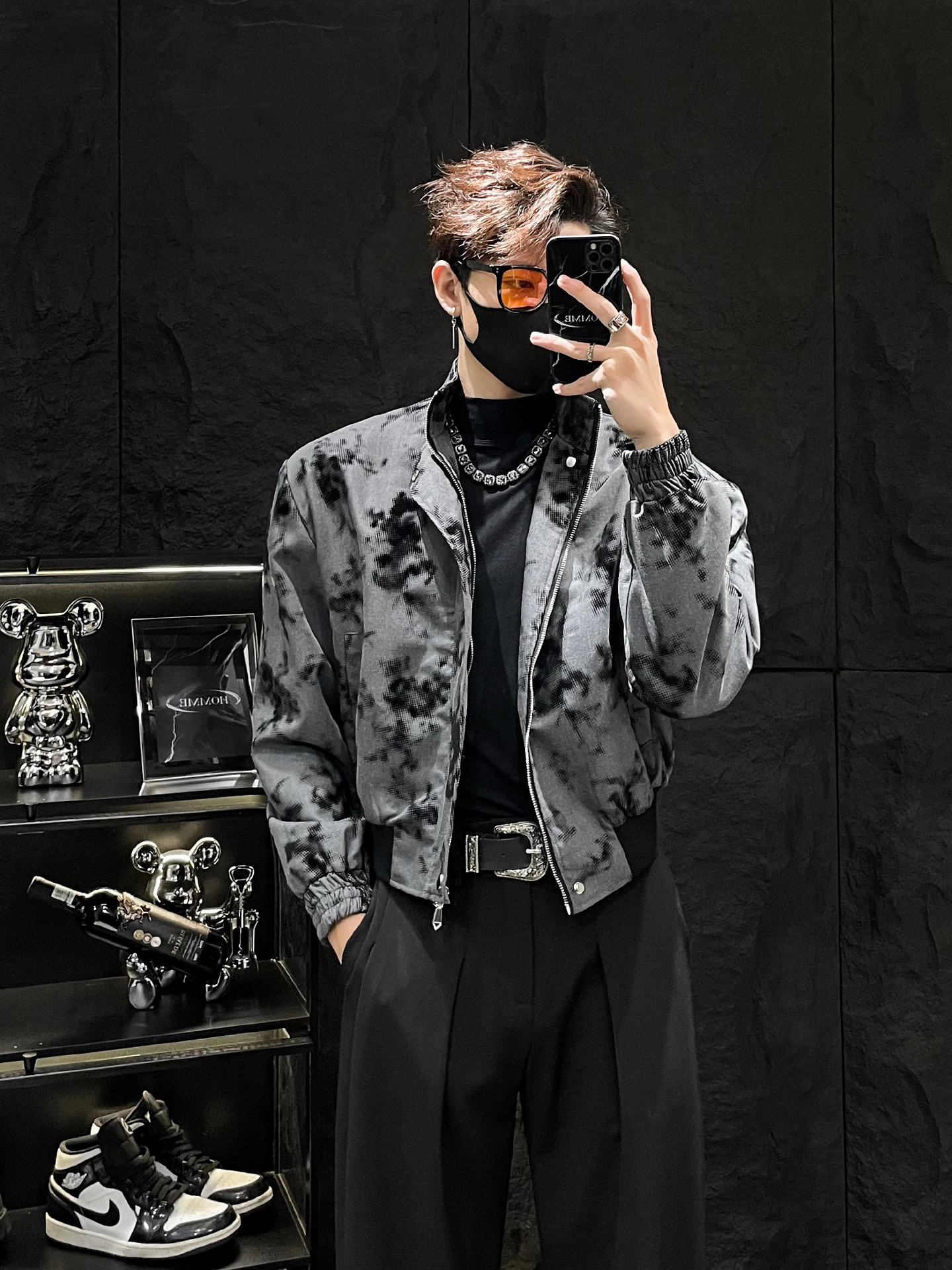 Мужская куртка свободного кроя, высококачественная сенсорная чернильная краска, воротник-стойка, застежка-молния, украшенная или корейская верхняя одежда с цветочным узором
Мужская куртка свободного кроя, высококачественная сенсорная чернильная краска, воротник-стойка, застежка-молния, украшенная или корейская верхняя одежда с цветочным узором