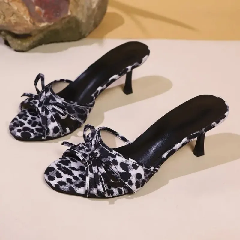 LuxuryDesignof SummerFashionFemale Brand Open Toe Black Classic High Heels 2025 Temperament Comfortable Female Sandals Plus Size
LuxuryDesignof SummerFashionFemale Brand Open Toe Black Classic High Heels 2025 Temperament Comfortable Female Sandals Plus Size