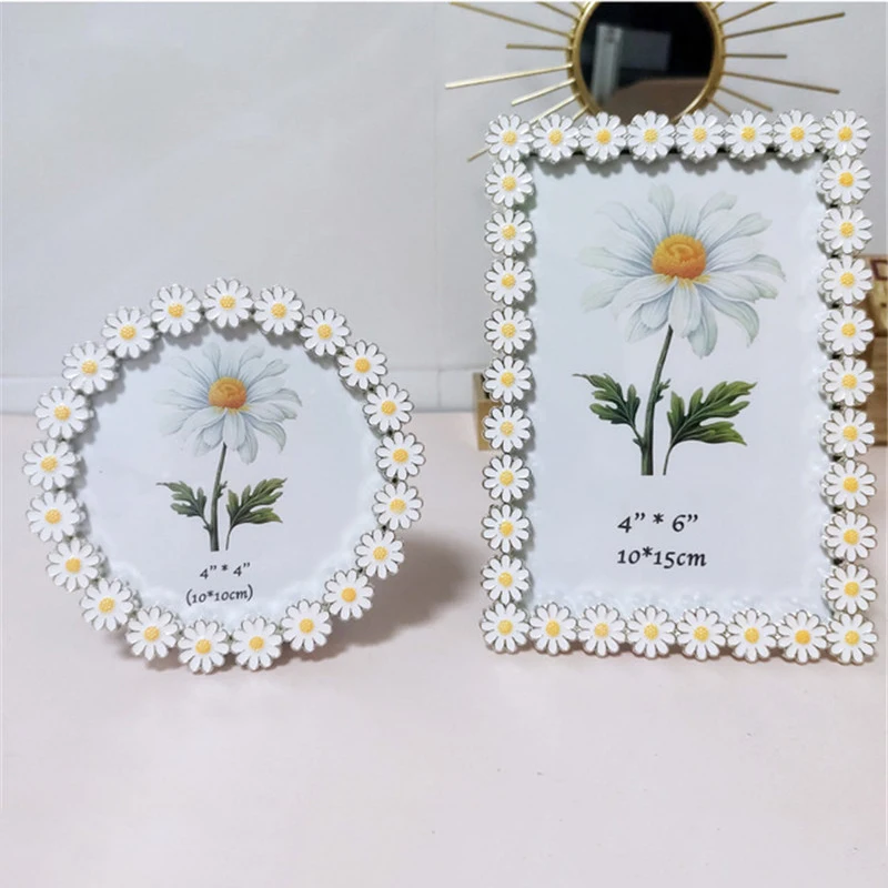 Light luxury Photo Frame Metal Daisy Creative Home Decoration Wedding Photo Frame Birthday Gift Desktop Crafts Ornament
Light luxury Photo Frame Metal Daisy Creative Home Decoration Wedding Photo Frame Birthday Gift Desktop Crafts Ornament