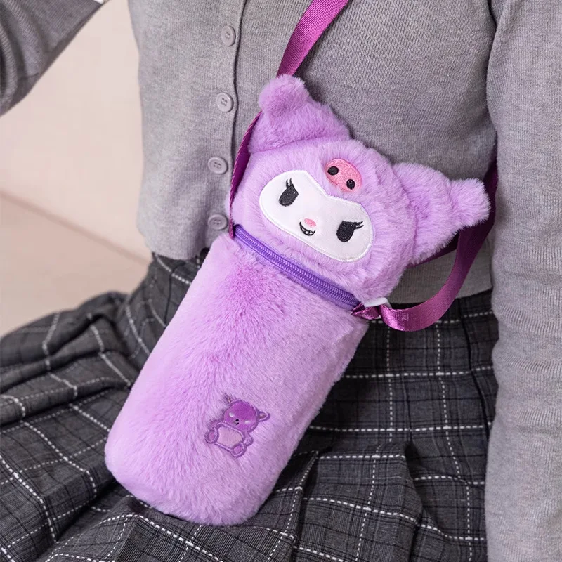 Sanrio Plush Kettle Bag Cartoon Figure Kawaii Kuromi Melody Crossbody Cup for 25 High 15 Diameter Bottle Protective Cover Gifts
Sanrio Plush Kettle Bag Cartoon Figure Kawaii Kuromi Melody Crossbody Cup for 25 High 15 Diameter Bottle Protective Cover Gifts