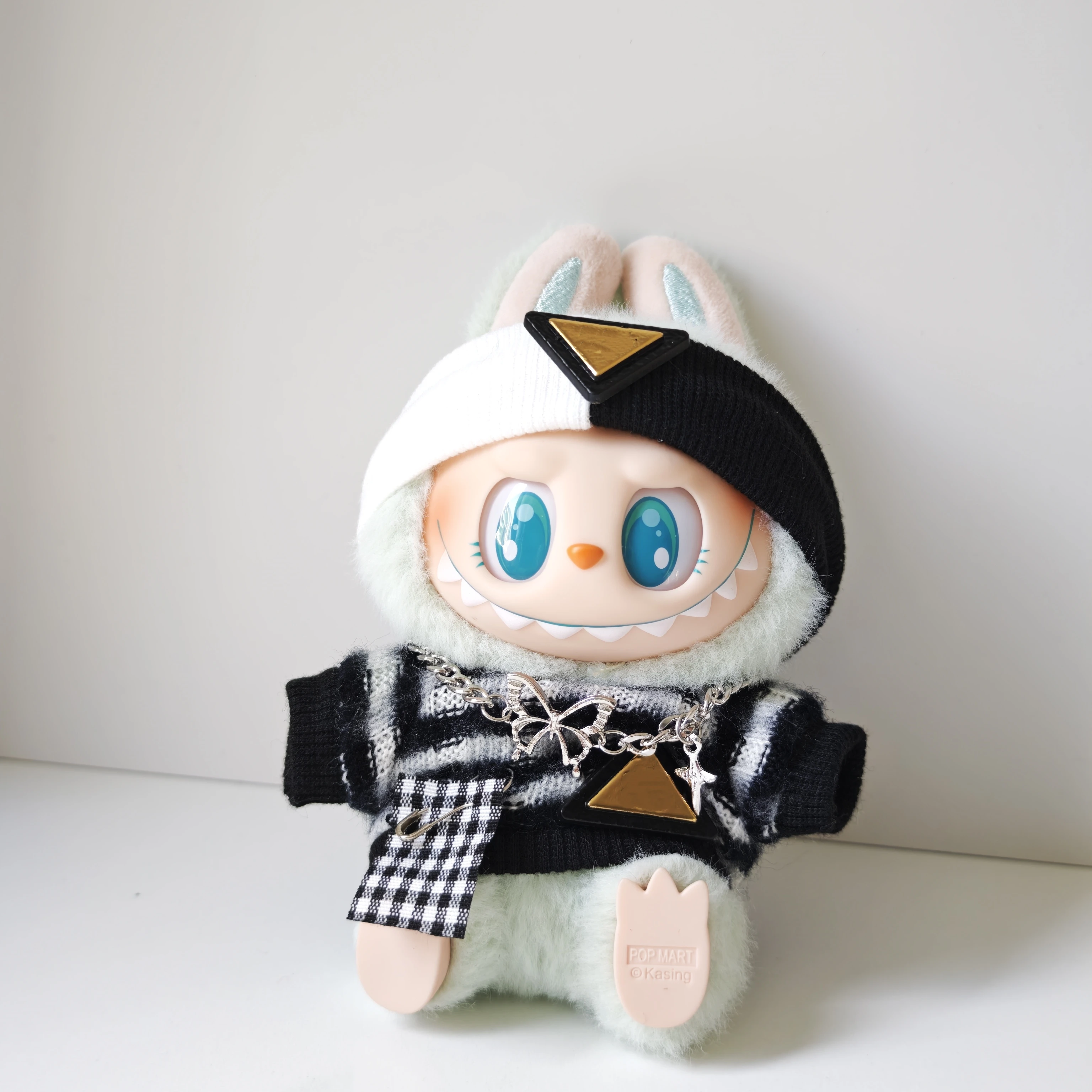 Labubu Doll Clothing Suit Black White Striped Include Sweater Headband Necklace Accessories 15-17cm Toy Gift For Girl Kid Friend
Labubu Doll Clothing Suit Black White Striped Include Sweater Headband Necklace Accessories 15-17cm Toy Gift For Girl Kid Friend