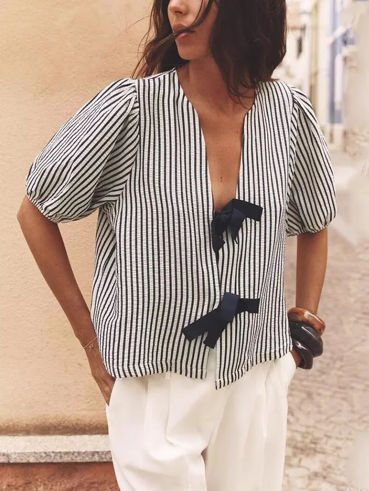 2025 Summer New Women's Knot Decorated Striped ort Sve V-ne Cover-up Loose Fit Commute Sle irt
2025 Summer New Women's Knot Decorated Striped ort Sve V-ne Cover-up Loose Fit Commute Sle irt