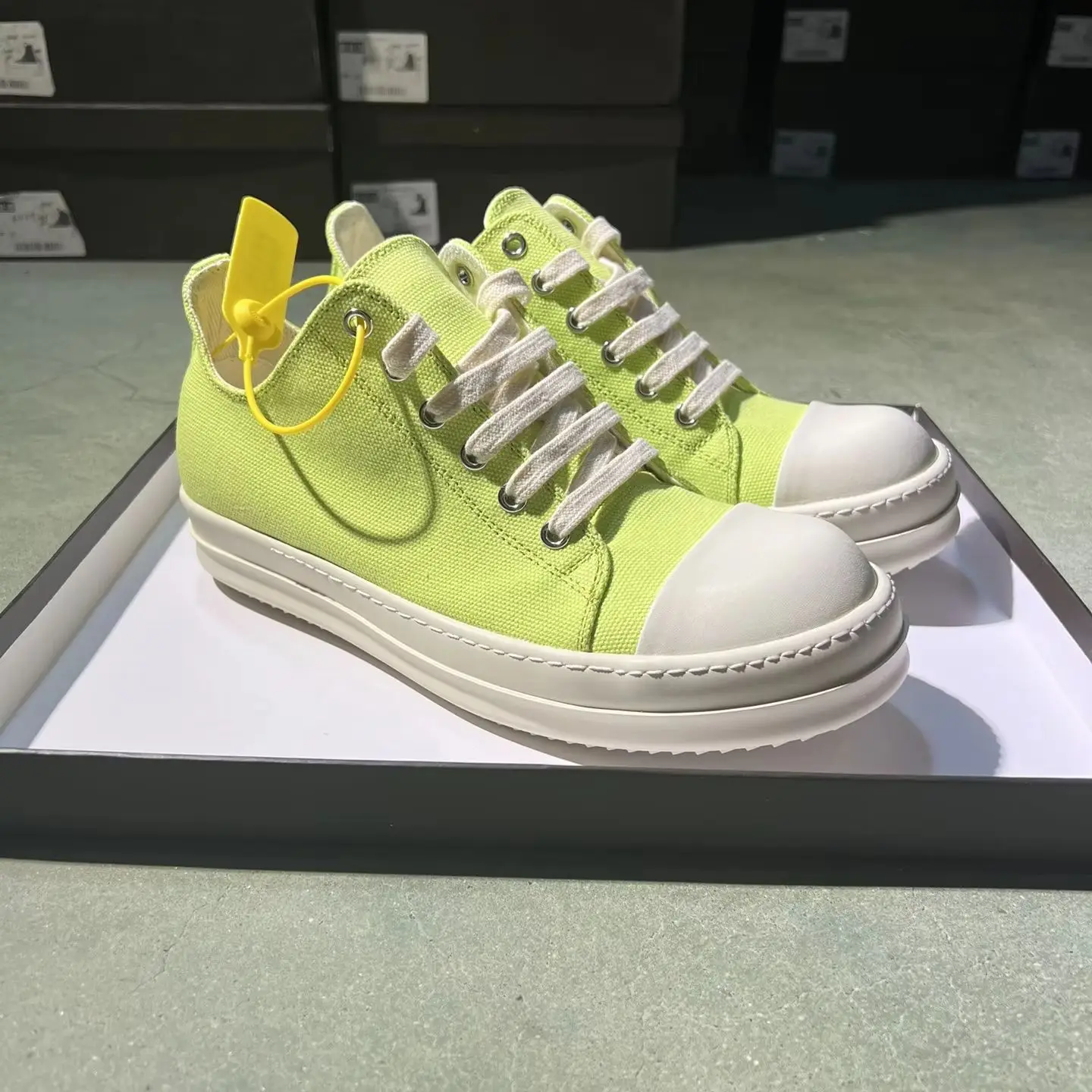 Ro Designer Casual Shoes Unisex Sneakers Fashion Fruit Green Canvas Trainer Men Sneaker Woman Low Top Shoe Thick Sole Flat Shoe
Ro Designer Casual Shoes Unisex Sneakers Fashion Fruit Green Canvas Trainer Men Sneaker Woman Low Top Shoe Thick Sole Flat Shoe