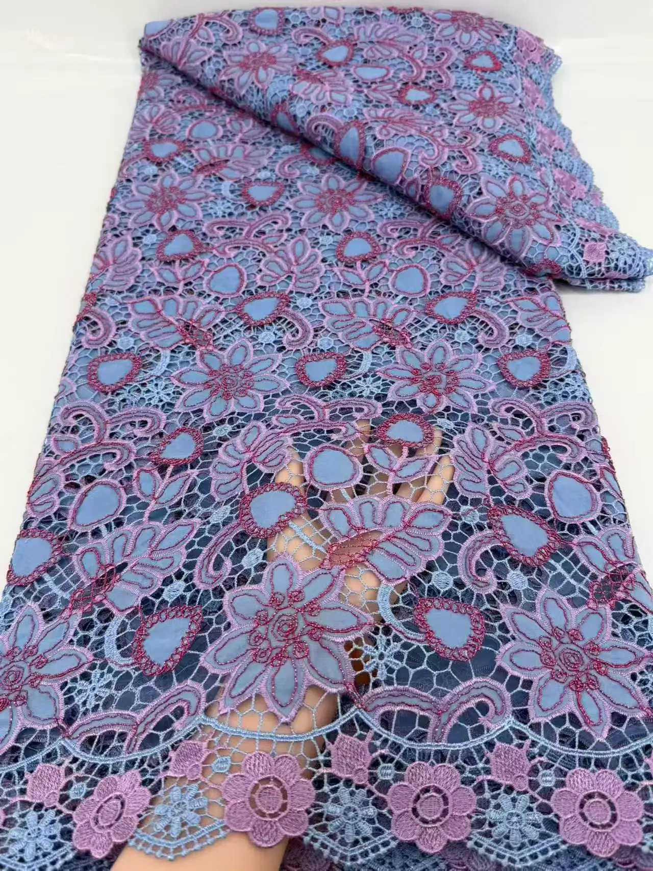 African Guipure Cord Lace Embroidery 2026 Nigerian Blue Gilding Water Soluble Lace Fabric For Luxury Woman Wedding Materials
African Guipure Cord Lace Embroidery 2026 Nigerian Blue Gilding Water Soluble Lace Fabric For Luxury Woman Wedding Materials
