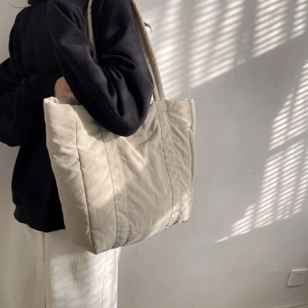 Simple Large Capacity Women Puffer Tote Bag Soft Casual Padding Handbag Korean Style Lightweight Nylon Shoulder Bag Ladies/Girls
Simple Large Capacity Women Puffer Tote Bag Soft Casual Padding Handbag Korean Style Lightweight Nylon Shoulder Bag Ladies/Girls