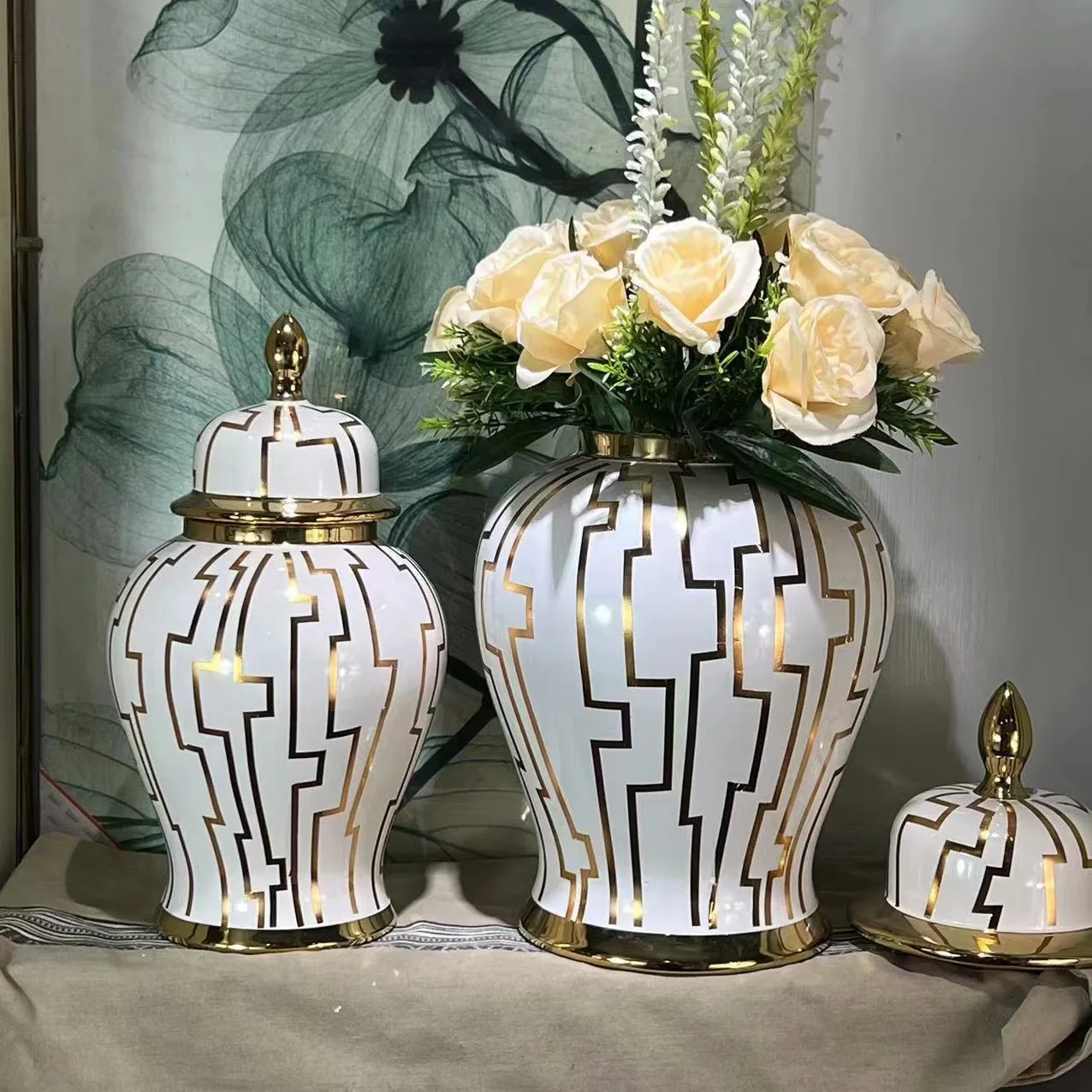 Ceramic Checkmate Jar Golden Geometric Stripe Storage Ginger Porcelain Artifact Home Decoration Pot Accessories
Ceramic Checkmate Jar Golden Geometric Stripe Storage Ginger Porcelain Artifact Home Decoration Pot Accessories