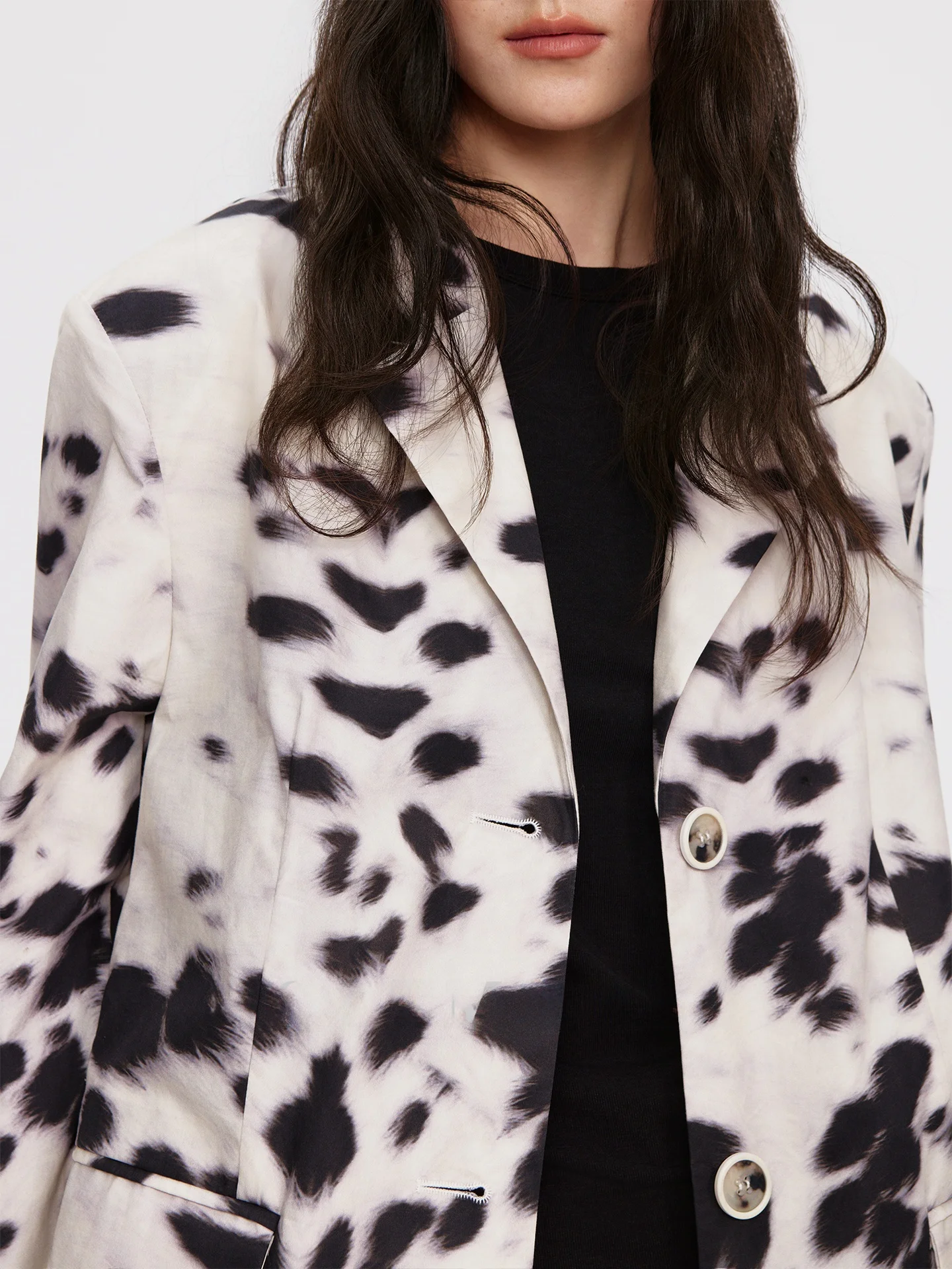 Женское хлопковое пальто LION в стиле ретро с леопардовым принтом, свободного кроя, на пуговицах, средней длины, с длинными рукавами
Женское хлопковое пальто LION в стиле ретро с леопардовым принтом, свободного кроя, на пуговицах, средней длины, с длинными рукавами