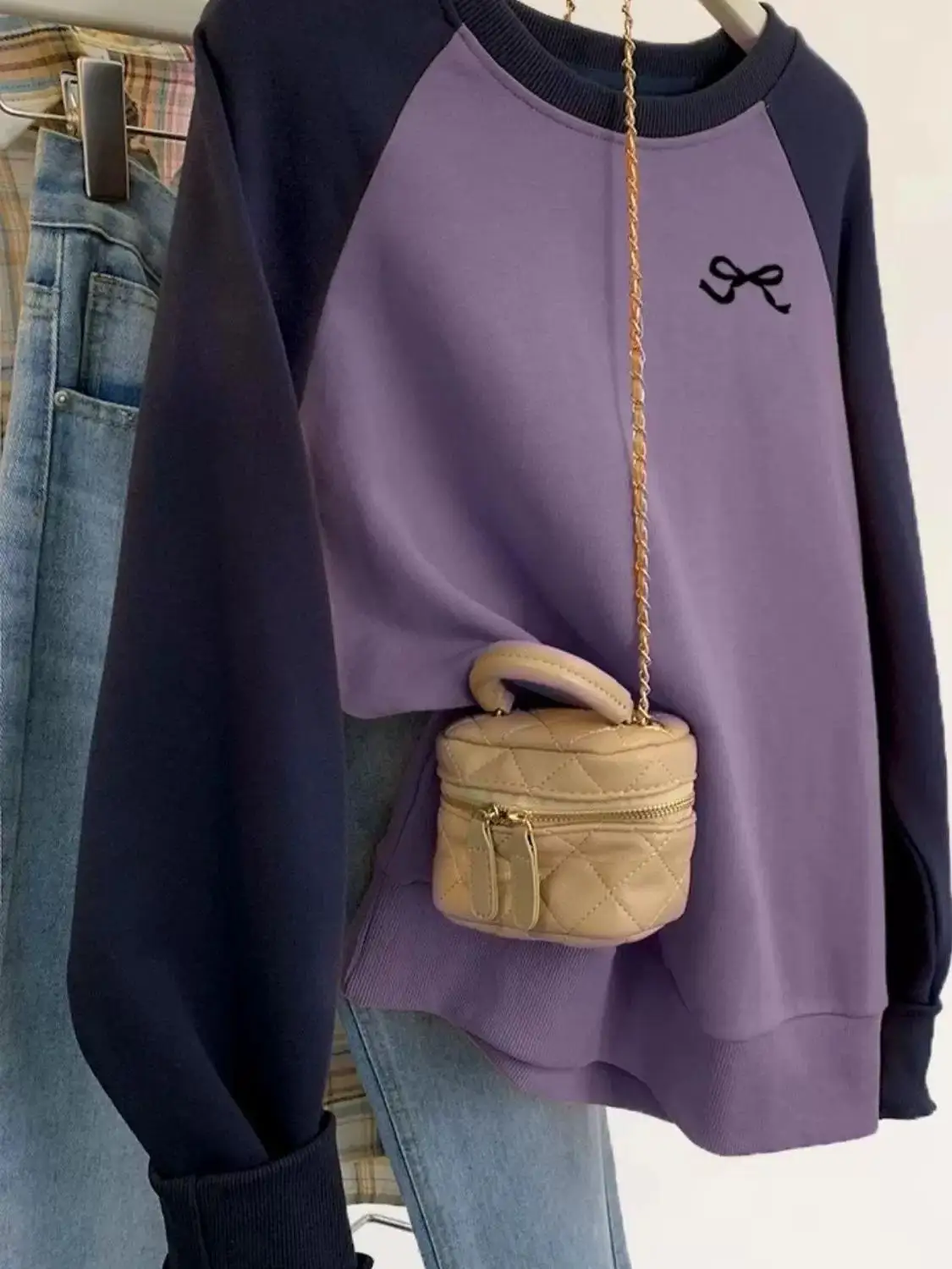 plus Size Women's Fleece Lined Long Sleeve Sweatshirt Warm Loose Meat Concealing Winter Top Trendy Commute Style Korean Version
plus Size Women's Fleece Lined Long Sleeve Sweatshirt Warm Loose Meat Concealing Winter Top Trendy Commute Style Korean Version