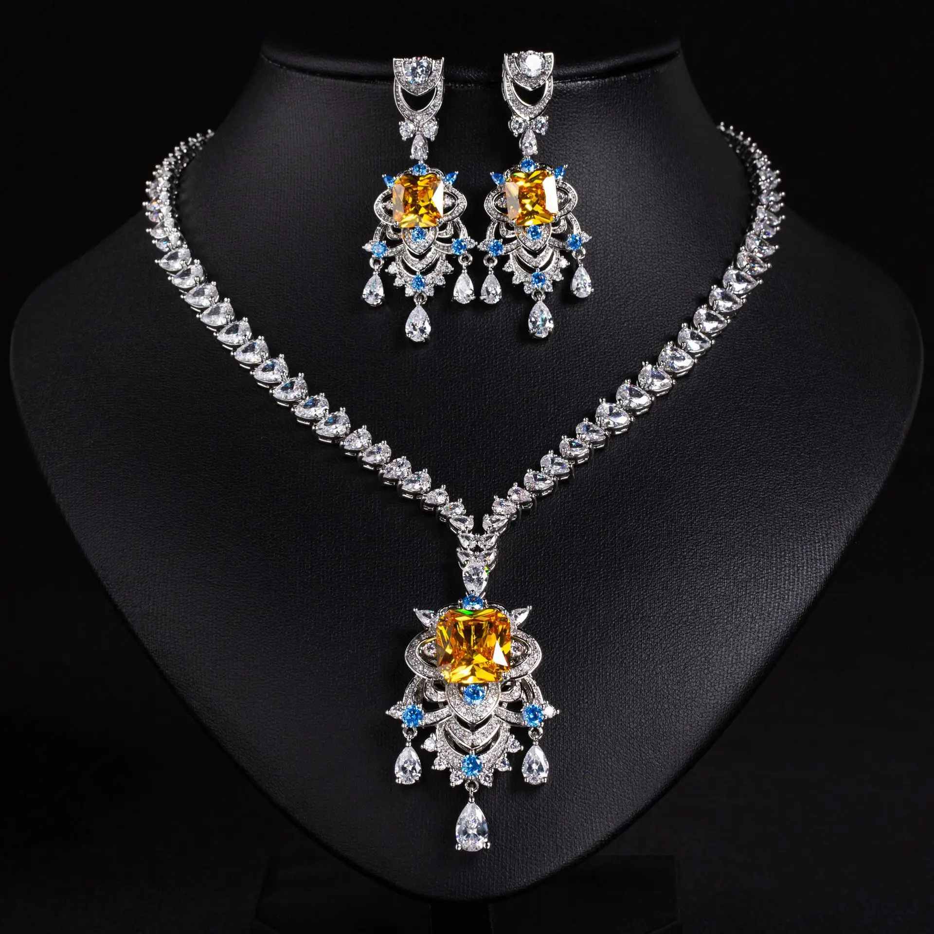 New luxury atmospheric jewelry design ice flower cut yellow diamond necklace long stud earrings colorful treasure bridal jewelry
New luxury atmospheric jewelry design ice flower cut yellow diamond necklace long stud earrings colorful treasure bridal jewelry