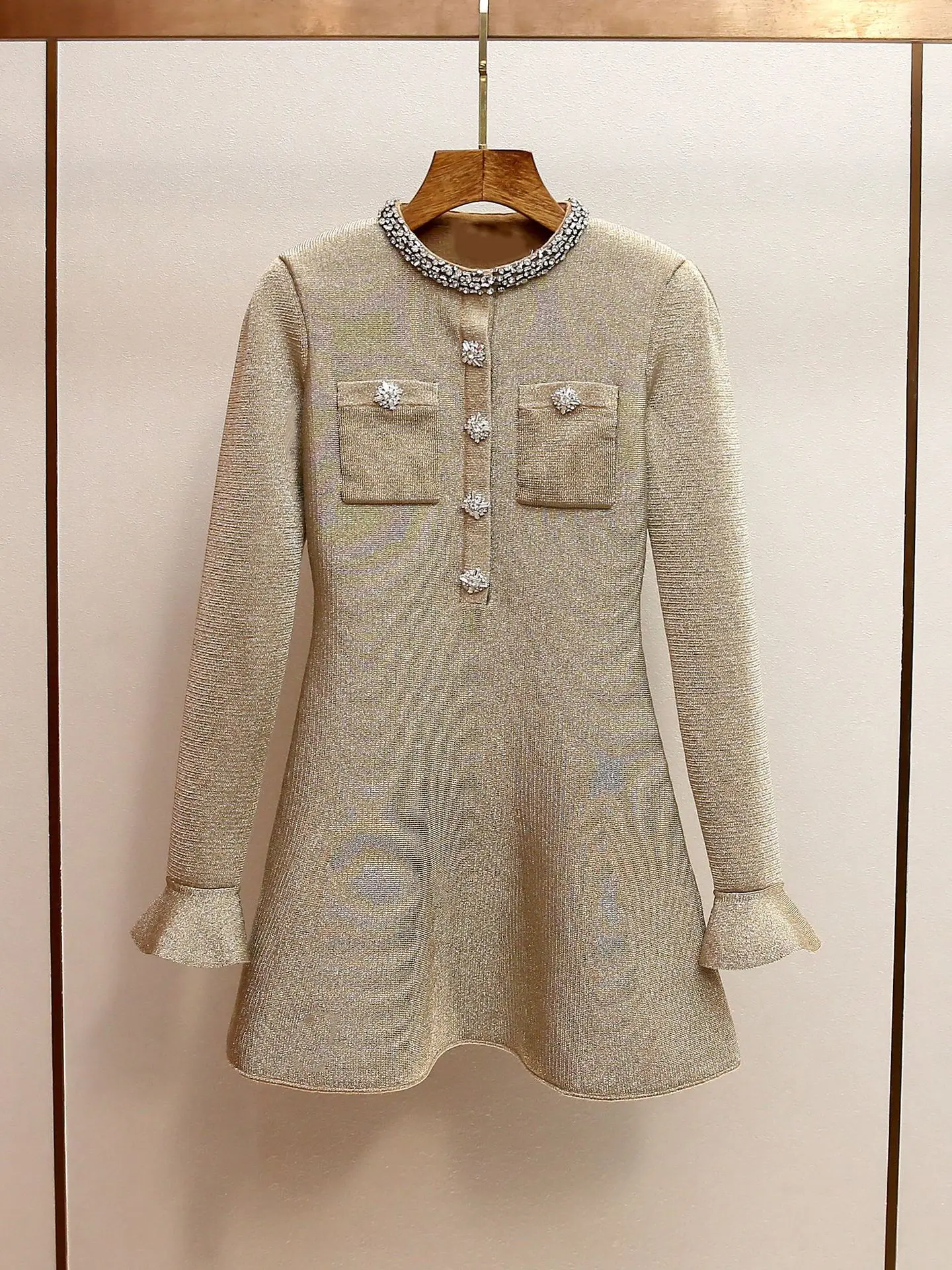 Autumn Winter New High-End Dress Rhinestone Embellishing Flared Sleeves Ruffles vestidos winter dress woman robe soiree kleid
Autumn Winter New High-End Dress Rhinestone Embellishing Flared Sleeves Ruffles vestidos winter dress woman robe soiree kleid