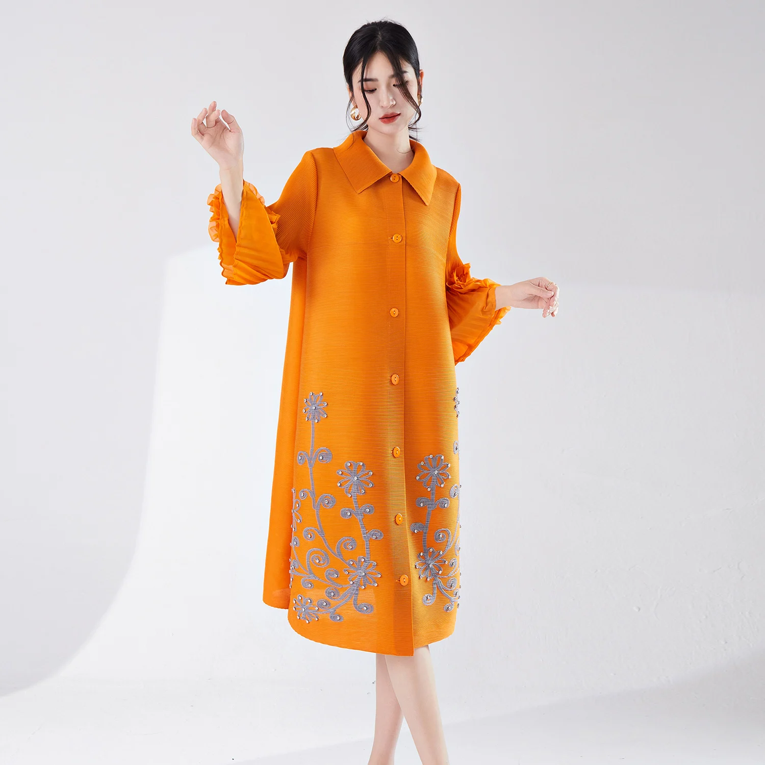 2025 New Style Ruffle Dress Fashionable European and American Flower Beaded Lapel Single-breasted Casual Style Dress for Women
2025 New Style Ruffle Dress Fashionable European and American Flower Beaded Lapel Single-breasted Casual Style Dress for Women
