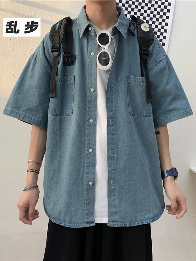 Ретро-куртка в гонконгском стиле для мужчин, летняя тонкая джинсовая рубашка с коротким рукавом в японском стиле, рабочая одежда, модная хлопковая куртка.
Ретро-куртка в гонконгском стиле для мужчин, летняя тонкая джинсовая рубашка с коротким рукавом в японском стиле, рабочая одежда, модная хлопковая куртка.