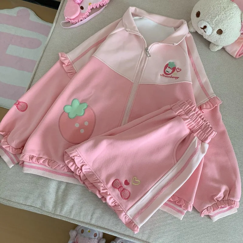 Japanese Kawaii Girls Sweet Pink Strawberry Embroidered Coat+Y2k High Waist Loose Wide Leg Shorts 2026 Spring New Two Piece Set
Japanese Kawaii Girls Sweet Pink Strawberry Embroidered Coat+Y2k High Waist Loose Wide Leg Shorts 2026 Spring New Two Piece Set