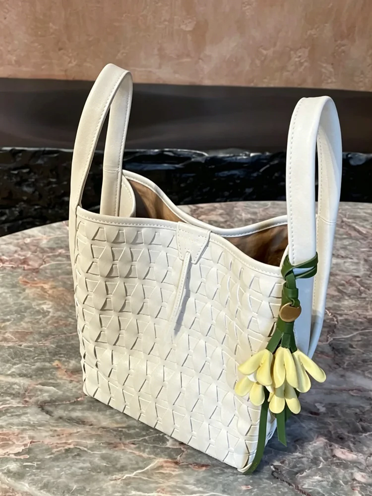 Elegant Woven Bucket Bag Women's Crossbody Tote Bag Summer 2026 Fashion Sensation Handbag Stylish Commuter Shoulder Bag
Elegant Woven Bucket Bag Women's Crossbody Tote Bag Summer 2026 Fashion Sensation Handbag Stylish Commuter Shoulder Bag