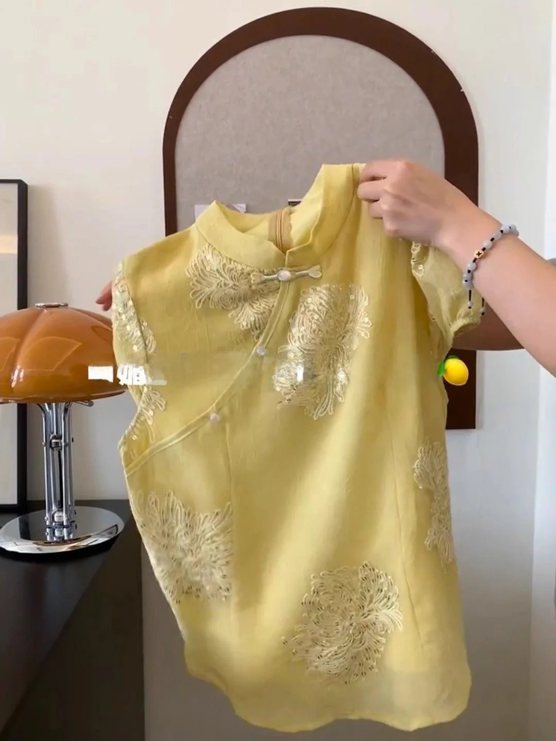 Elegant Summer New Style Loose Slimming High-End National Style Stand Collar Embroidered Sequin Shirt New Chinese Style Women...
Elegant Summer New Style Loose Slimming High-End National Style Stand Collar Embroidered Sequin Shirt New Chinese Style Women...