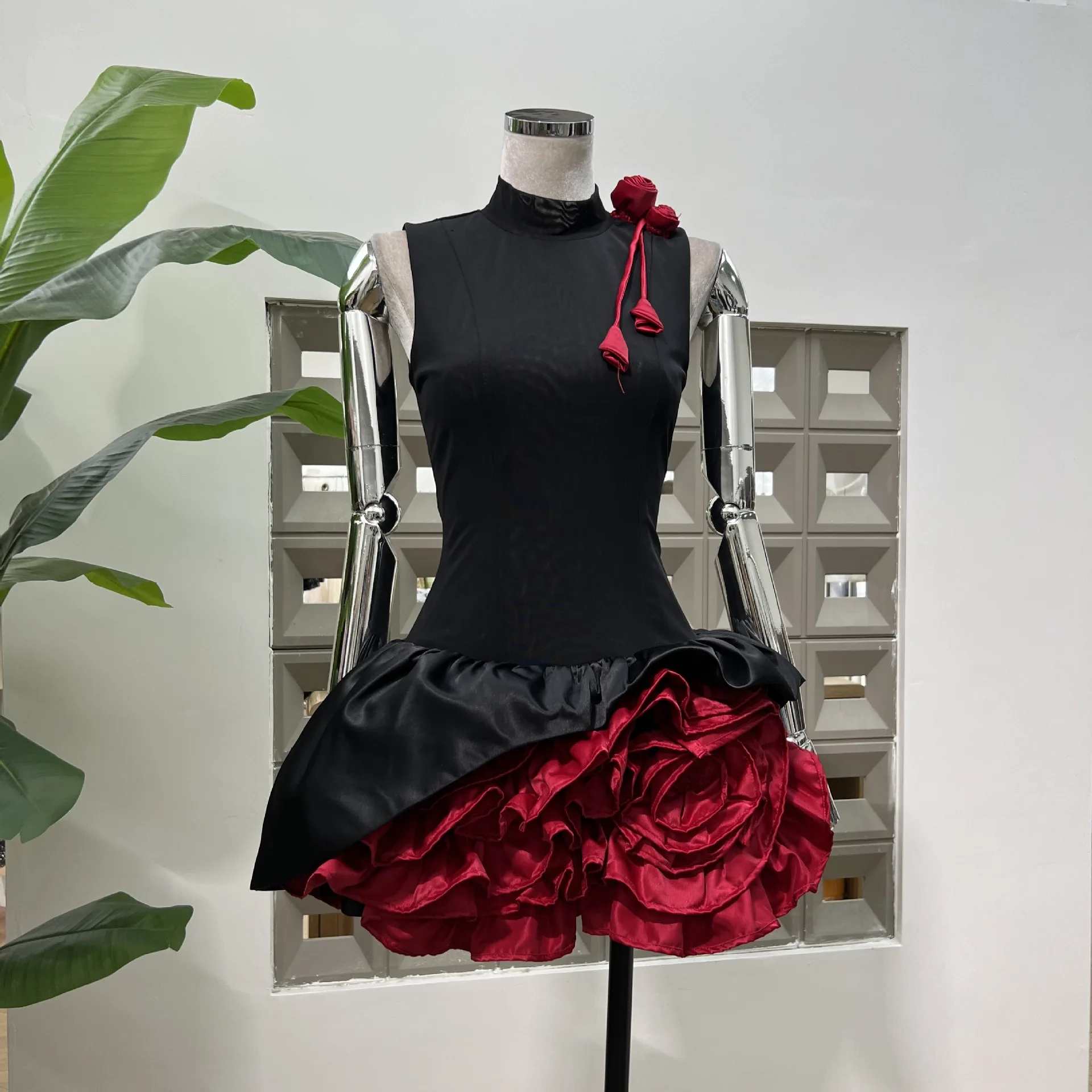Women's Sweet Round Neck Sleeveless Slim Waist Short Mini Dress French Retro 3D Rose Birthday Dress Spicy Girl Floral Bud Dress
Women's Sweet Round Neck Sleeveless Slim Waist Short Mini Dress French Retro 3D Rose Birthday Dress Spicy Girl Floral Bud Dress