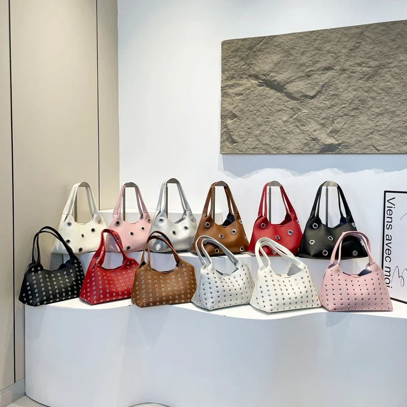 2025 new retro rivet decorative shoulder bag European and American motorcycle wind Pu leather armpit handbag Women Bucket Bag
2025 new retro rivet decorative shoulder bag European and American motorcycle wind Pu leather armpit handbag Women Bucket Bag