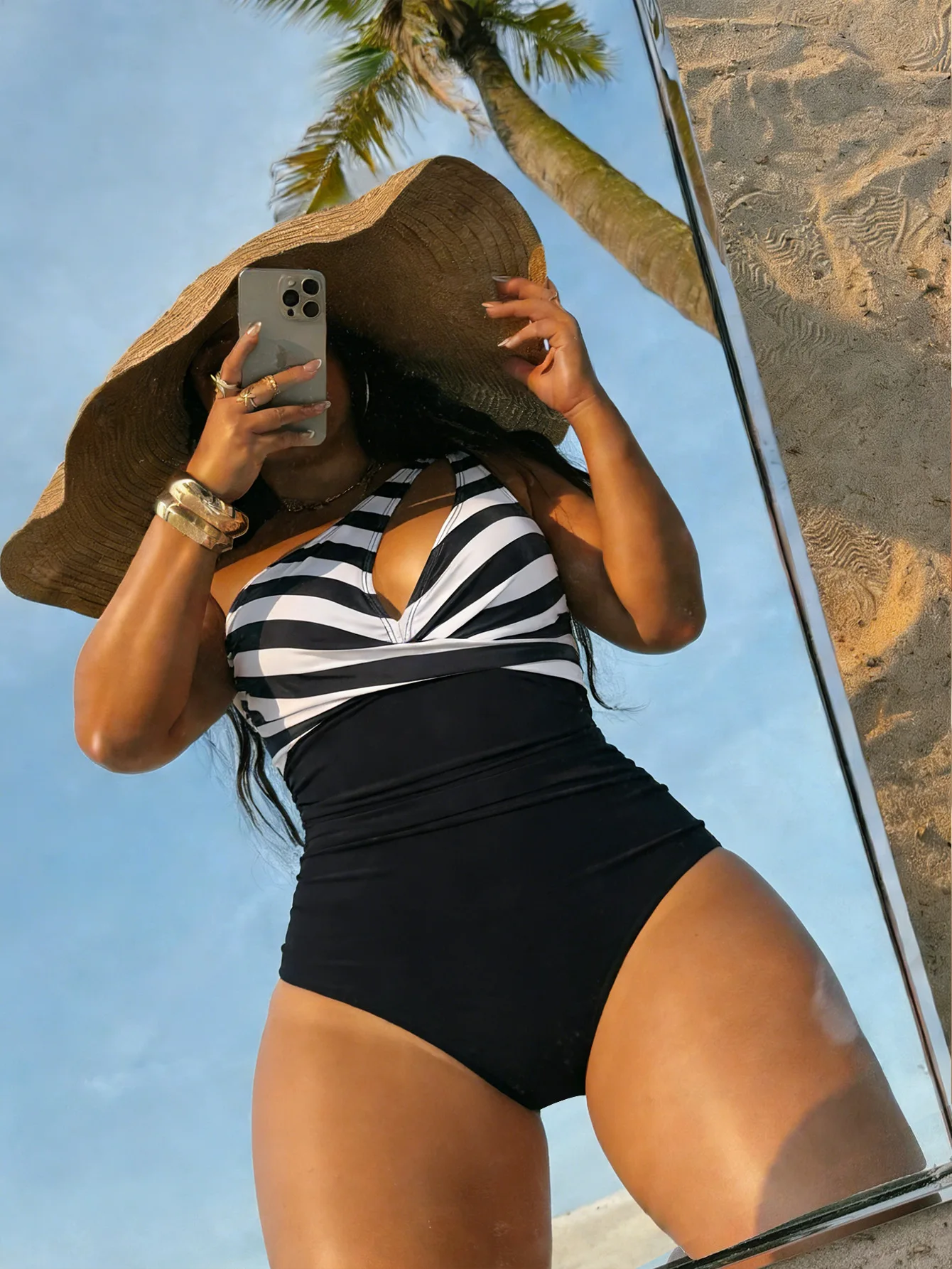 Striped Patchwork Halter One‑Piece Swimsuit, Twist Front Tummy Control Swimwear for Women, Summer Beach Bathing Suit
Striped Patchwork Halter One‑Piece Swimsuit, Twist Front Tummy Control Swimwear for Women, Summer Beach Bathing Suit