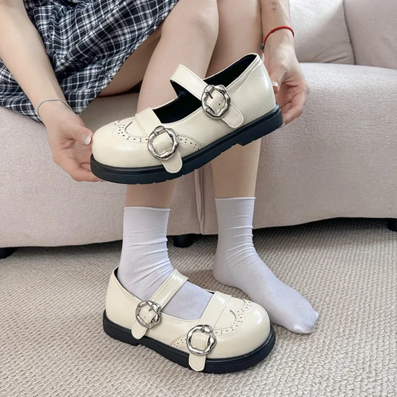 Delicate Spliced Lace Design Mary Jane Shoes Women's 2026 One-button Block Heel Small Leather Shoes
Delicate Spliced Lace Design Mary Jane Shoes Women's 2026 One-button Block Heel Small Leather Shoes