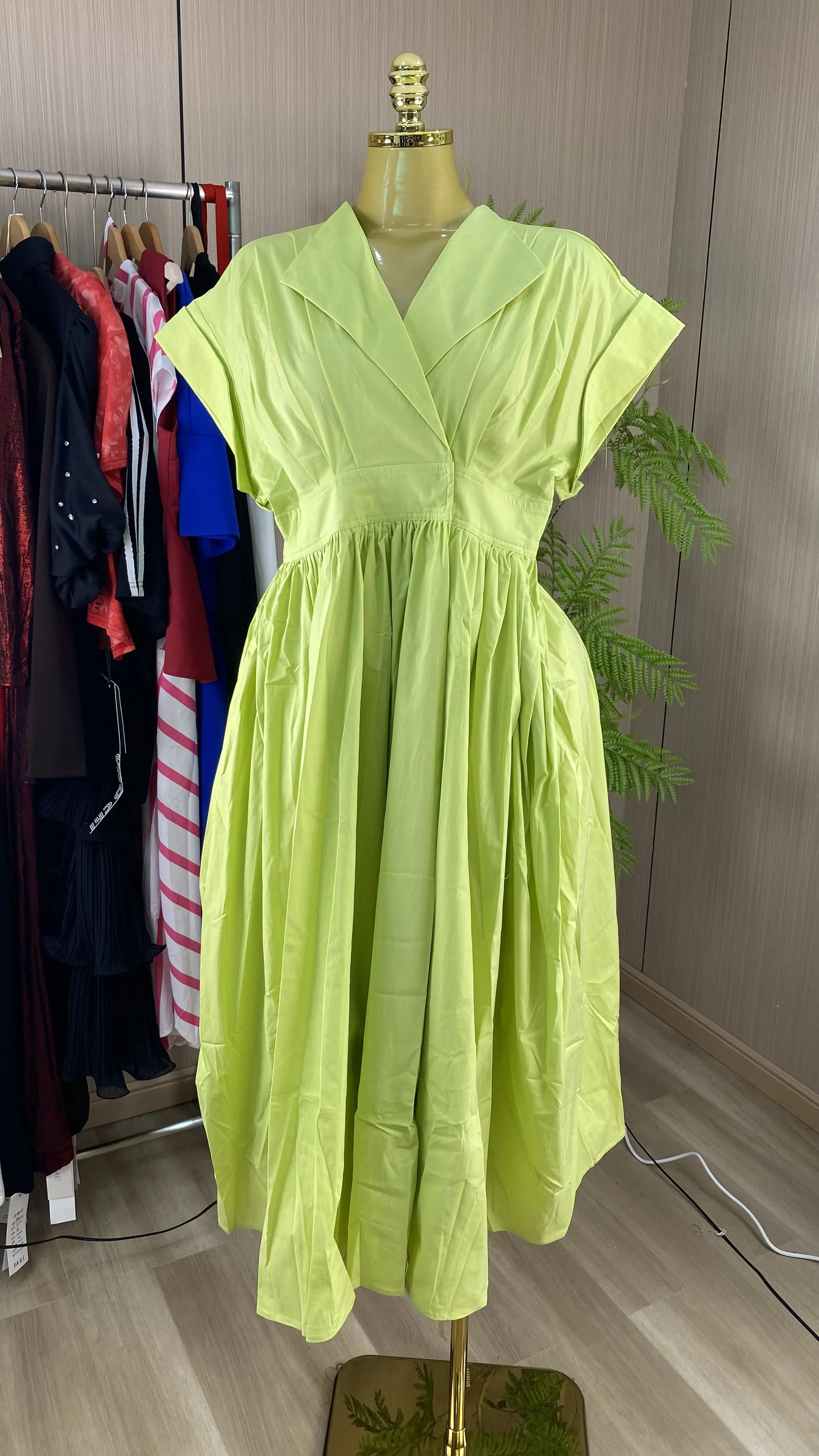 2026 Summer New Retro Woven Regular Sleeve High Waist Pleated V-Neck Plus Size Women's Dress-GZXX874
2026 Summer New Retro Woven Regular Sleeve High Waist Pleated V-Neck Plus Size Women's Dress-GZXX874
