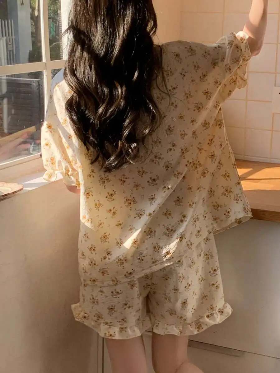 Womens Floral Print Short Sleeve Pajama Set With Ruffle Hem, Round Neck Sleepwear For Spring Summer
Womens Floral Print Short Sleeve Pajama Set With Ruffle Hem, Round Neck Sleepwear For Spring Summer
