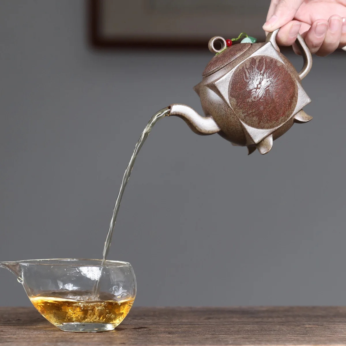 Handmade Yixing Purple Clay Pot Famous Ore Agarwood Firewood Burning round Place Teapot Card Cover Boutique 200C
Handmade Yixing Purple Clay Pot Famous Ore Agarwood Firewood Burning round Place Teapot Card Cover Boutique 200C