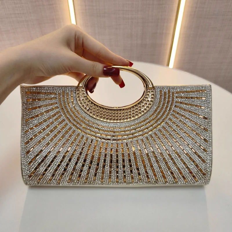 Fashionable And Shiny Diamond-Encrusted Wedding Bridesmaid's Elegant Banquet Handbag
Fashionable And Shiny Diamond-Encrusted Wedding Bridesmaid's Elegant Banquet Handbag