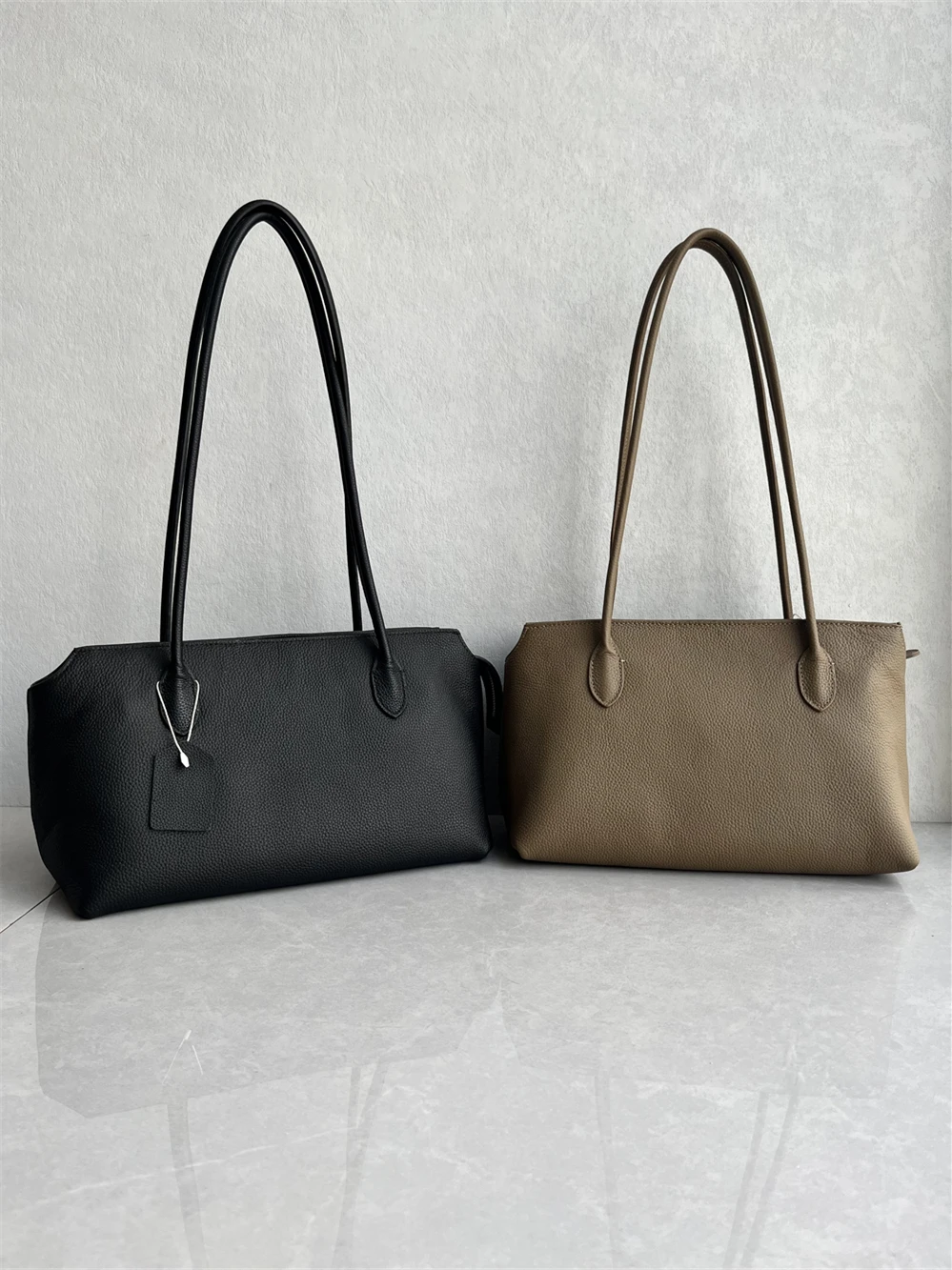 Top Layer Cowhide Tote Bag Faionable Versatile Genuine Leather Large Capaci Handheld Single oulder Underarm Women's Bag
Top Layer Cowhide Tote Bag Faionable Versatile Genuine Leather Large Capaci Handheld Single oulder Underarm Women's Bag