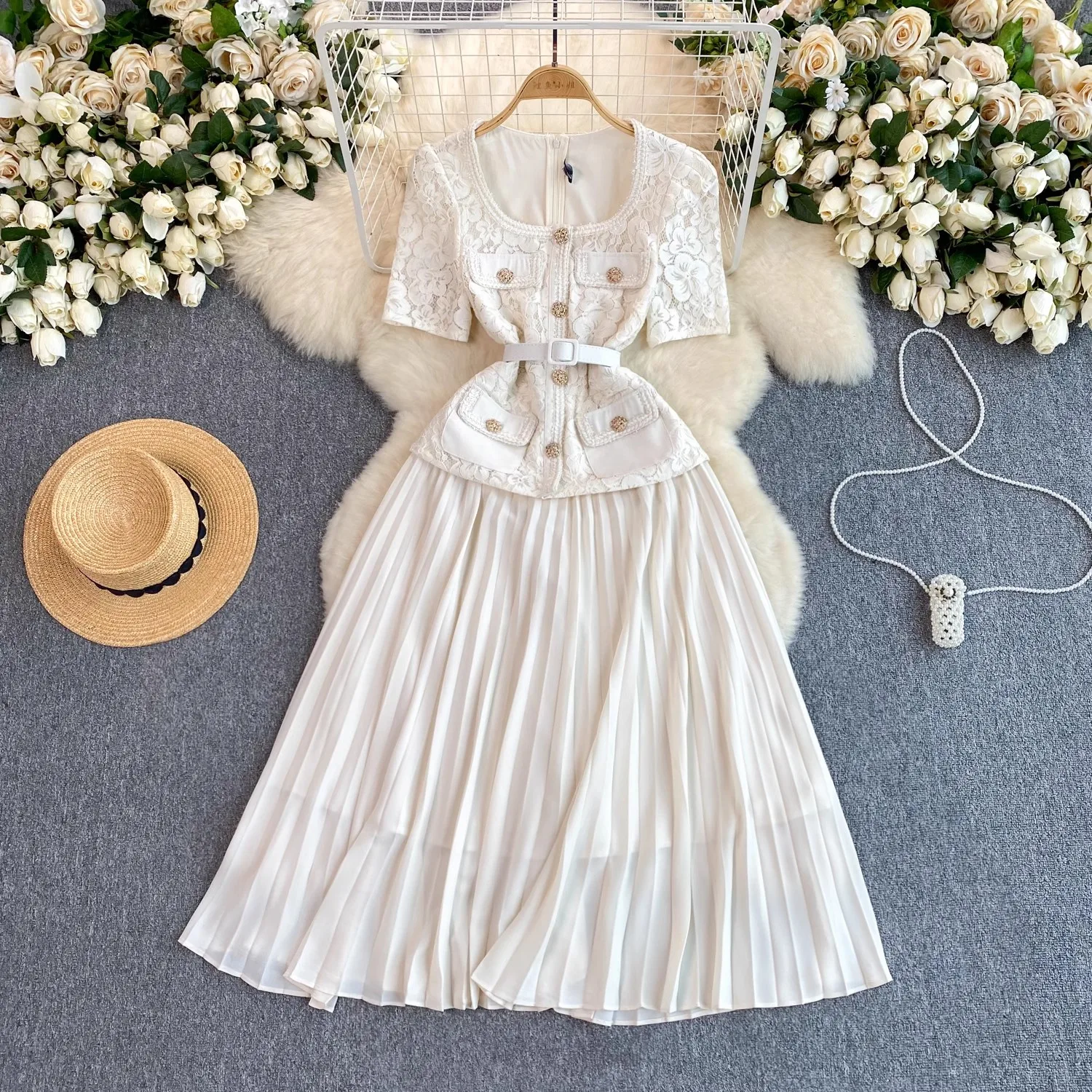 Fashion Crochet Lace Patchwork Chiffon Pleated Dress Women's Square Collar Long Sleeve Golden Buttons Belt Casual Party Vestidos
Fashion Crochet Lace Patchwork Chiffon Pleated Dress Women's Square Collar Long Sleeve Golden Buttons Belt Casual Party Vestidos