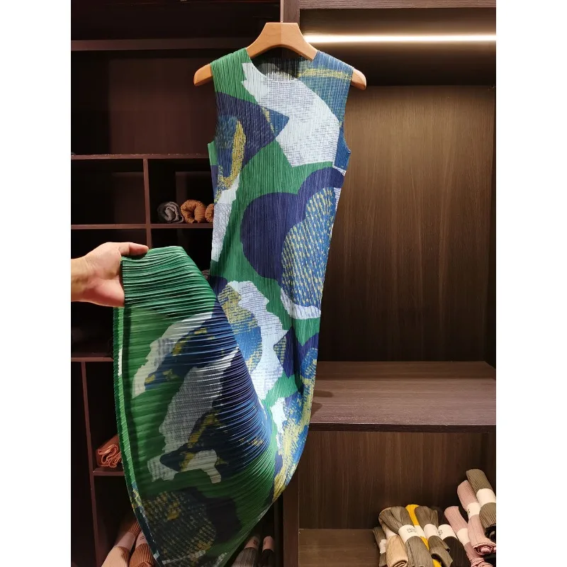 Miyake Pleated Dress for Women Summer New High-Waisted Geometric Print Pleated High Elasticity Sleeveless Versatile Dress Pleat
Miyake Pleated Dress for Women Summer New High-Waisted Geometric Print Pleated High Elasticity Sleeveless Versatile Dress Pleat