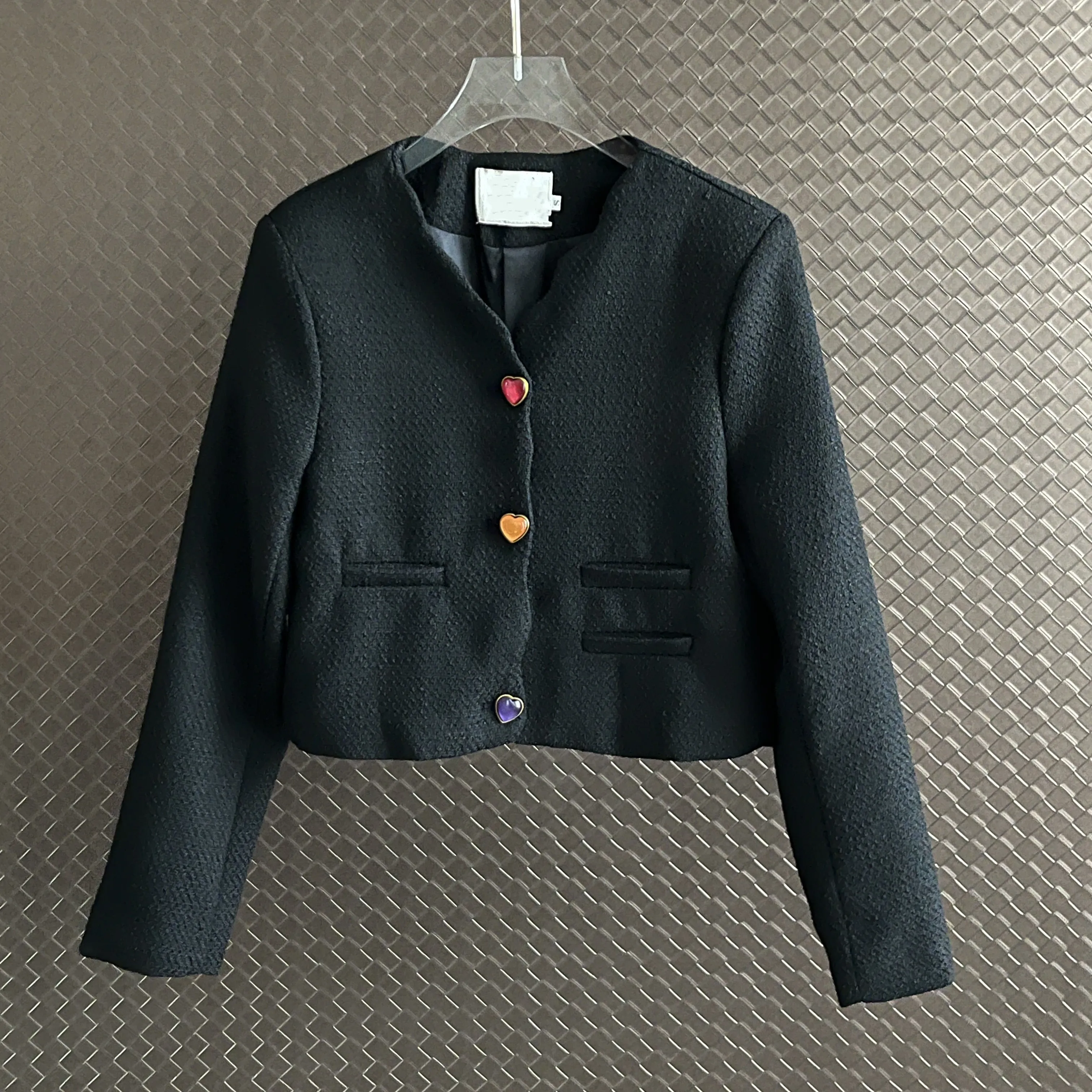Luxury Fashion 2023 New Autumn Winter Colour Heart Buckle Short Coat Retro Women O Neck Single Breasted Black Woolen Jacket
Luxury Fashion 2023 New Autumn Winter Colour Heart Buckle Short Coat Retro Women O Neck Single Breasted Black Woolen Jacket