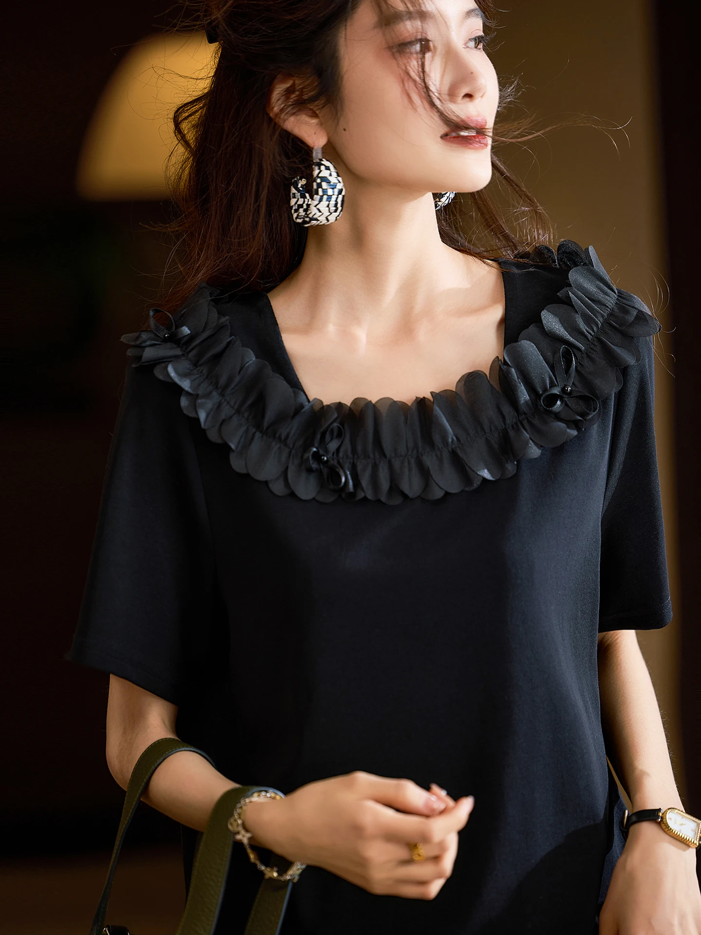 Elegant Petal Collar Short Sleeve White T-Shirt Women's Spring Street Style Cotton Breathable Comfortable Fit All Sizes
Elegant Petal Collar Short Sleeve White T-Shirt Women's Spring Street Style Cotton Breathable Comfortable Fit All Sizes