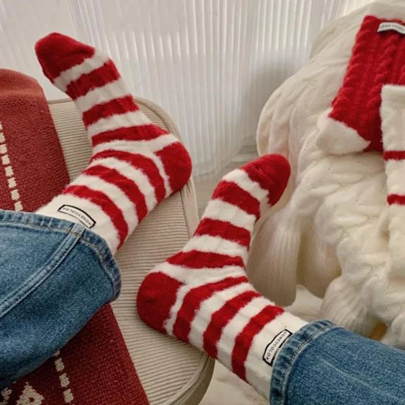 Christmas atmosphere Red Striped Mid Calf Socks Soft Breathable Stylish Ideal for Daily Wear Sports Matching Sneakers Boots Gift
Christmas atmosphere Red Striped Mid Calf Socks Soft Breathable Stylish Ideal for Daily Wear Sports Matching Sneakers Boots Gift