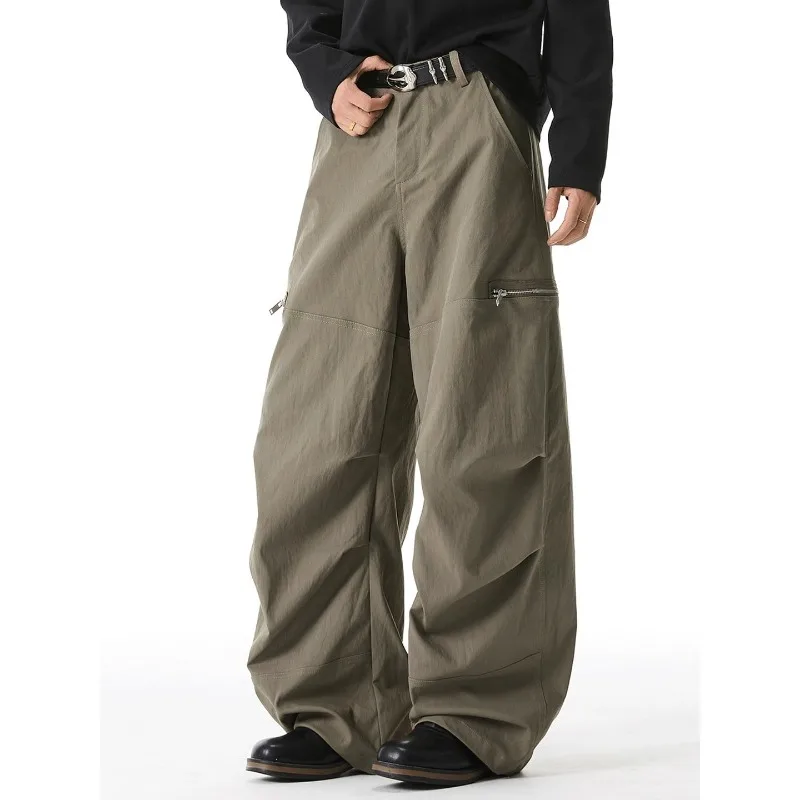 Korean Retro Harajuku Men's Casual Baggy Pants Fashion Zipper Pocket Wide Leg Cargo Pants for Men Outdoor Sweatpants Streetwear
Korean Retro Harajuku Men's Casual Baggy Pants Fashion Zipper Pocket Wide Leg Cargo Pants for Men Outdoor Sweatpants Streetwear