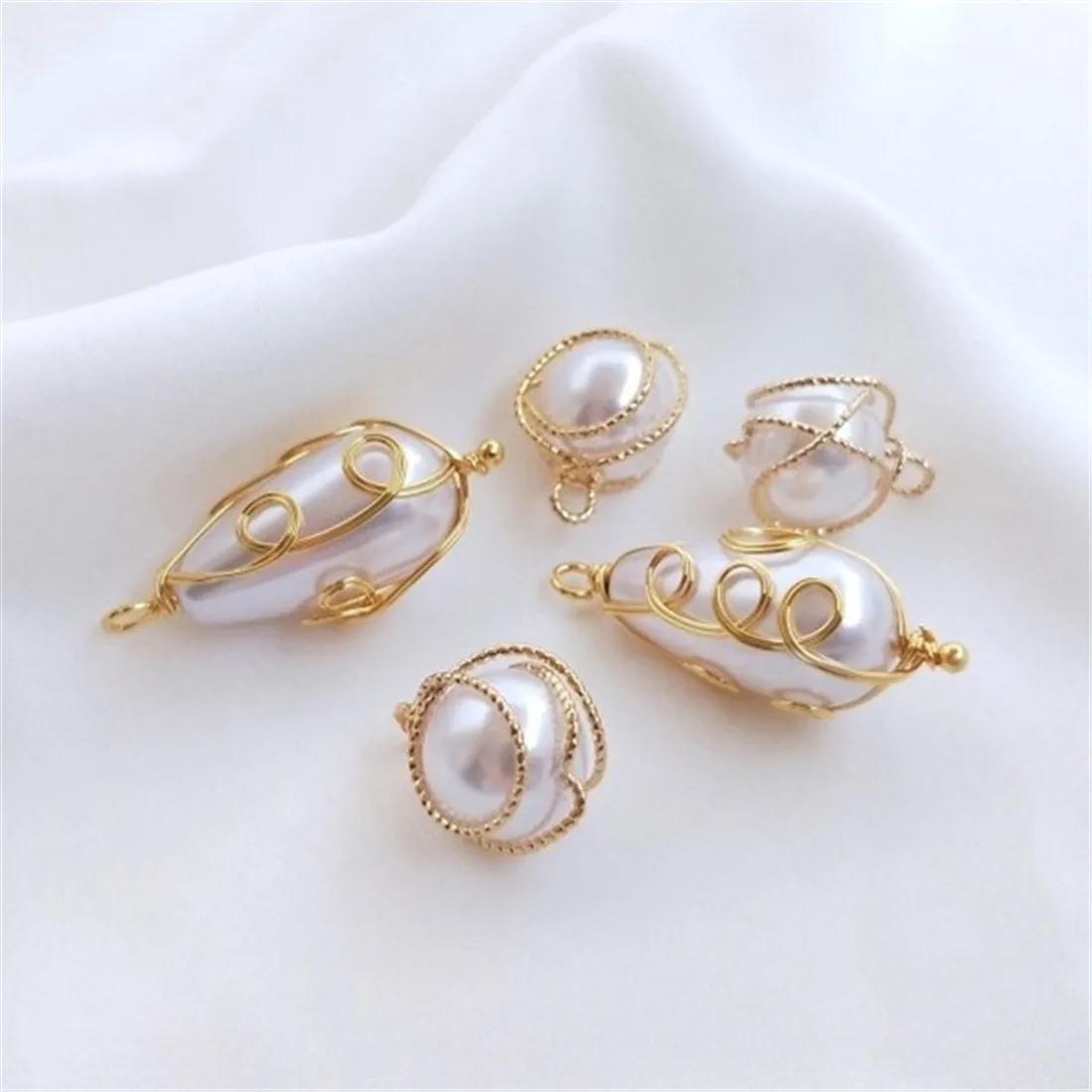 14k Light Gold Wrapped Gold Copper Wire Flower Thread Winding Imitation Pearl Pendant DIY Bracelet Earrings Pendant Accessories
14k Light Gold Wrapped Gold Copper Wire Flower Thread Winding Imitation Pearl Pendant DIY Bracelet Earrings Pendant Accessories
