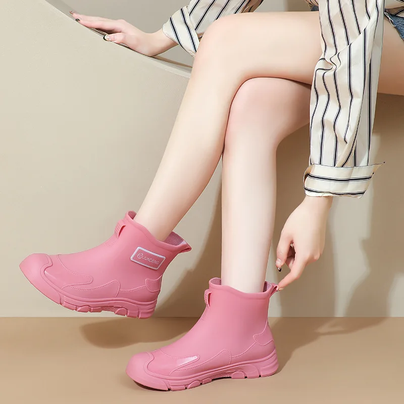 Women's Rain Boots Fashionable Summer Short Tube Rain Boots Adult Wear Gardening Work Water Shoes Rainy Season Commuting Shoes
Women's Rain Boots Fashionable Summer Short Tube Rain Boots Adult Wear Gardening Work Water Shoes Rainy Season Commuting Shoes