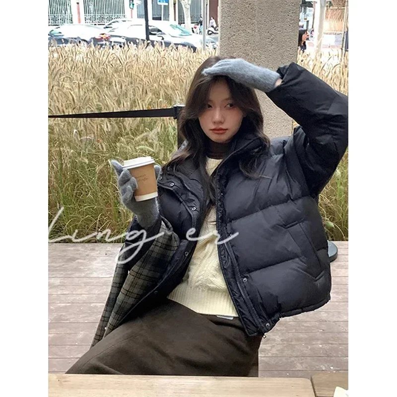 Short Parkas Women Streetwear Cropped Down Coat Korean Sweet Puffer Jacket Winter Solid Casual All Match Cotton Padded Outwear
Short Parkas Women Streetwear Cropped Down Coat Korean Sweet Puffer Jacket Winter Solid Casual All Match Cotton Padded Outwear
