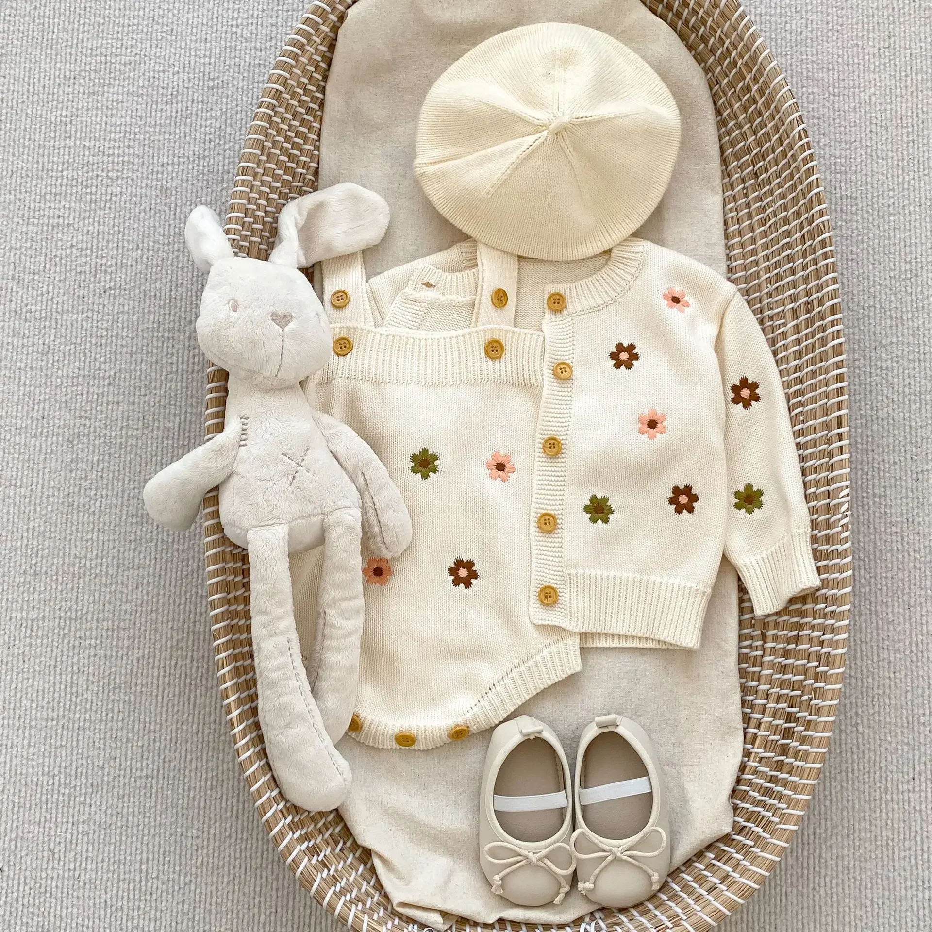 Rompers Childrens Set Autumn Baby Knitting Manual Embroidery Button Sweater Cardigan Two Piece Round Collar Simple Striped
Rompers Childrens Set Autumn Baby Knitting Manual Embroidery Button Sweater Cardigan Two Piece Round Collar Simple Striped