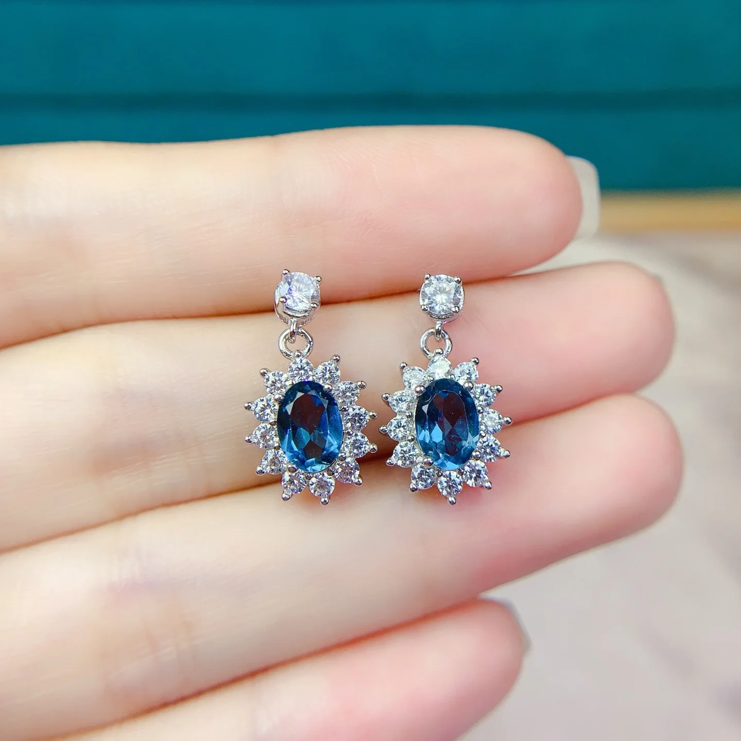 FS 5*7mm Natural Topaz Earrings S925 Sterling Silver Fine Fashion Charm Weddings Jewelry for Women New 2025 With Certificate 
FS 5*7mm Natural Topaz Earrings S925 Sterling Silver Fine Fashion Charm Weddings Jewelry for Women New 2025 With Certificate