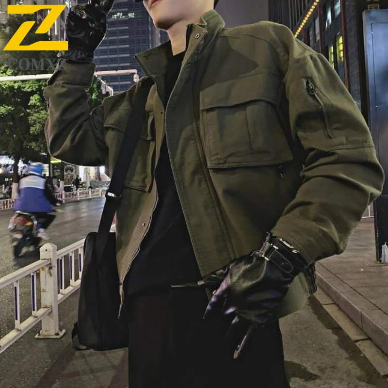 COMXZ 2025 Mens Jacket Baseball Collar Stylish Coat with Pockets Slim Fit Flight Stand Collar Multi Pocket Casual Outerwear
COMXZ 2025 Mens Jacket Baseball Collar Stylish Coat with Pockets Slim Fit Flight Stand Collar Multi Pocket Casual Outerwear