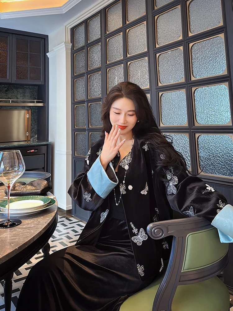 Черный бархатный джет с вышивкой, женский новый китайский осенний элитный костюм Тан, топ, модное женское пальто
Черный бархатный джет с вышивкой, женский новый китайский осенний элитный костюм Тан, топ, модное женское пальто