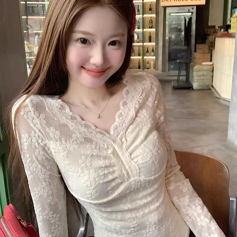 Сексуальная сетчатая кружевная рубашка принцессы с v-образным вырезом и базовым слоем для девочек, модная приталенная рубашка с длинными рукавами, универсальная тонкая весенне-осенняя одежда на улице
Сексуальная сетчатая кружевная рубашка принцессы с v-образным вырезом и базовым слоем для девочек, модная приталенная рубашка с длинными рукавами, универсальная тонкая весенне-осенняя одежда на улице