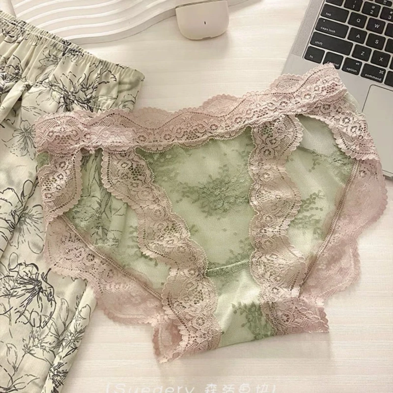 Summer thin lace underwear girl pure cotton pants antibacterial crotch shorts lowrise seamless briefs breathable women panties
Summer thin lace underwear girl pure cotton pants antibacterial crotch shorts lowrise seamless briefs breathable women panties