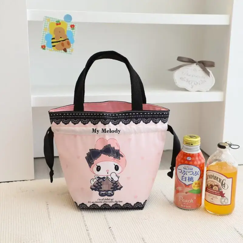 Sanrio Kuromi Lace Drawstring Gathered Opening Lunch Box Bag One Shoulder Bucket Shaped Commute Handbag Girl's Birthday Gift
Sanrio Kuromi Lace Drawstring Gathered Opening Lunch Box Bag One Shoulder Bucket Shaped Commute Handbag Girl's Birthday Gift