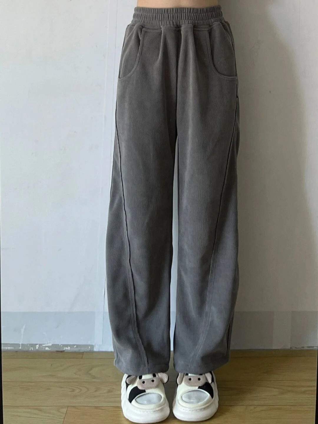 Casual Pants for Women Loose Leg Thick Corduroy Sports Straight Korean Fashion Women Clothing Y2k Pants
Casual Pants for Women Loose Leg Thick Corduroy Sports Straight Korean Fashion Women Clothing Y2k Pants