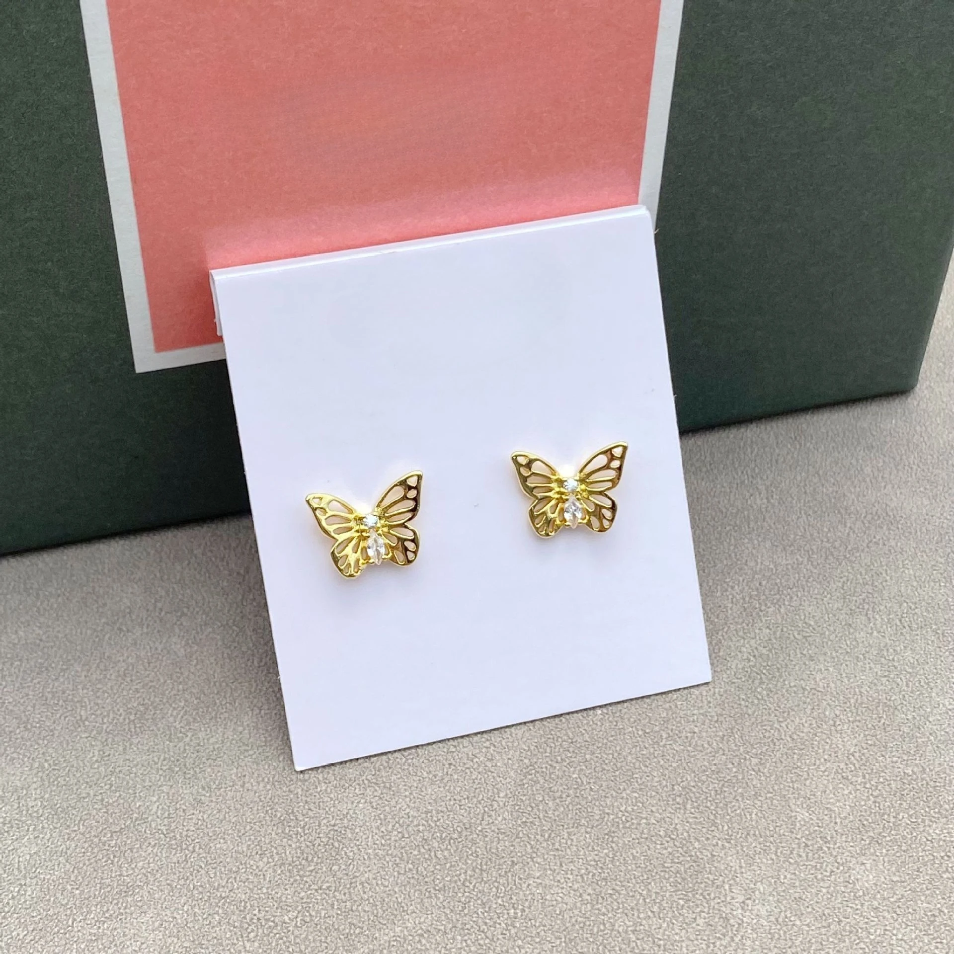 VKVVA Fashion Jewelry Classic Hollow Butterfly Stud Earrings,Zircon Inlaid Youth Temperament Unique Gifts for Women
VKVVA Fashion Jewelry Classic Hollow Butterfly Stud Earrings,Zircon Inlaid Youth Temperament Unique Gifts for Women