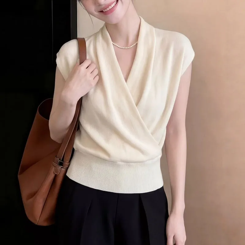 Knitted Sweater Women Pullovers New Summer Slim Short Sleeve Knit Sweater Pullover Women Tops Black V-Neck Women Clothing Q5189
Knitted Sweater Women Pullovers New Summer Slim Short Sleeve Knit Sweater Pullover Women Tops Black V-Neck Women Clothing Q5189